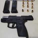PM apreende pistola em ocorrência de violência doméstica em Pontal do Paraná