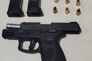 PM apreende pistola em ocorrência de violência doméstica em Pontal do Paraná
