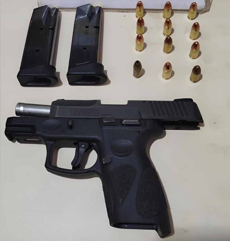 Pistola apreendida e Pontal do Paraná