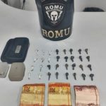 Homem é preso por tráfico de drogas após tentar fugir de abordagem da Romu