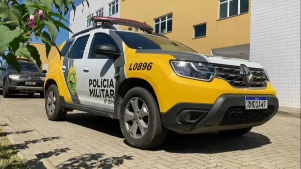 Caminhão em zigue-zague acaba com motorista preso por embriaguez
