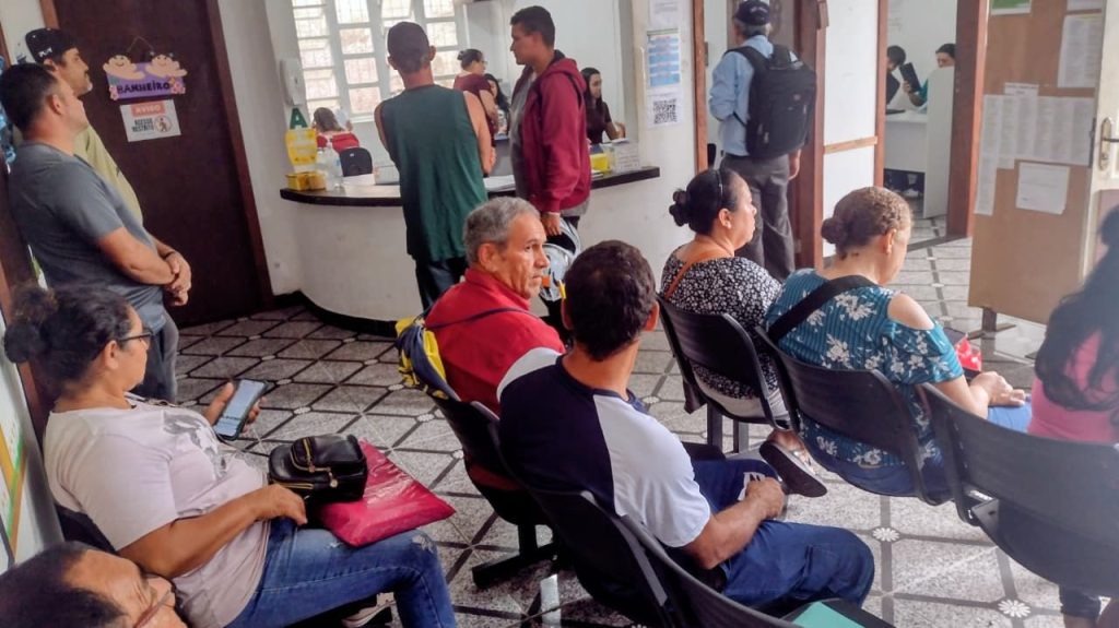 Pescadores artesanais têm que estar com CadÚnico atualizado no CRAS e ter a nova carteira de identidade nacional. Fotos: Prefeitura de Antonina