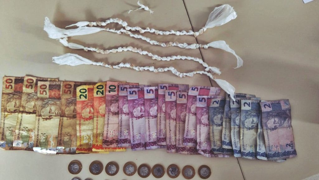 Apreensão pedras de crack PM em Guaratuba
