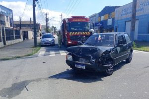 Colisão entre carro e caminhão deixa homem ferido em Paranaguá