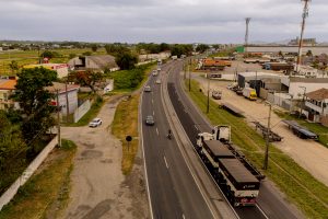 Paranaguá recebe investimentos históricos da EPR Litoral Pioneiro para melhorar a mobilidade e a segurança viária. Avenidas estratégicas passam a integrar a concessão, com obras, manutenção contínua e atendimento 24h.