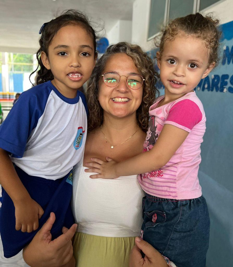Professora da rede municipal, Tenile Xavier leva para o Legislativo a experiência e a vivência da educação pública em Paranaguá.