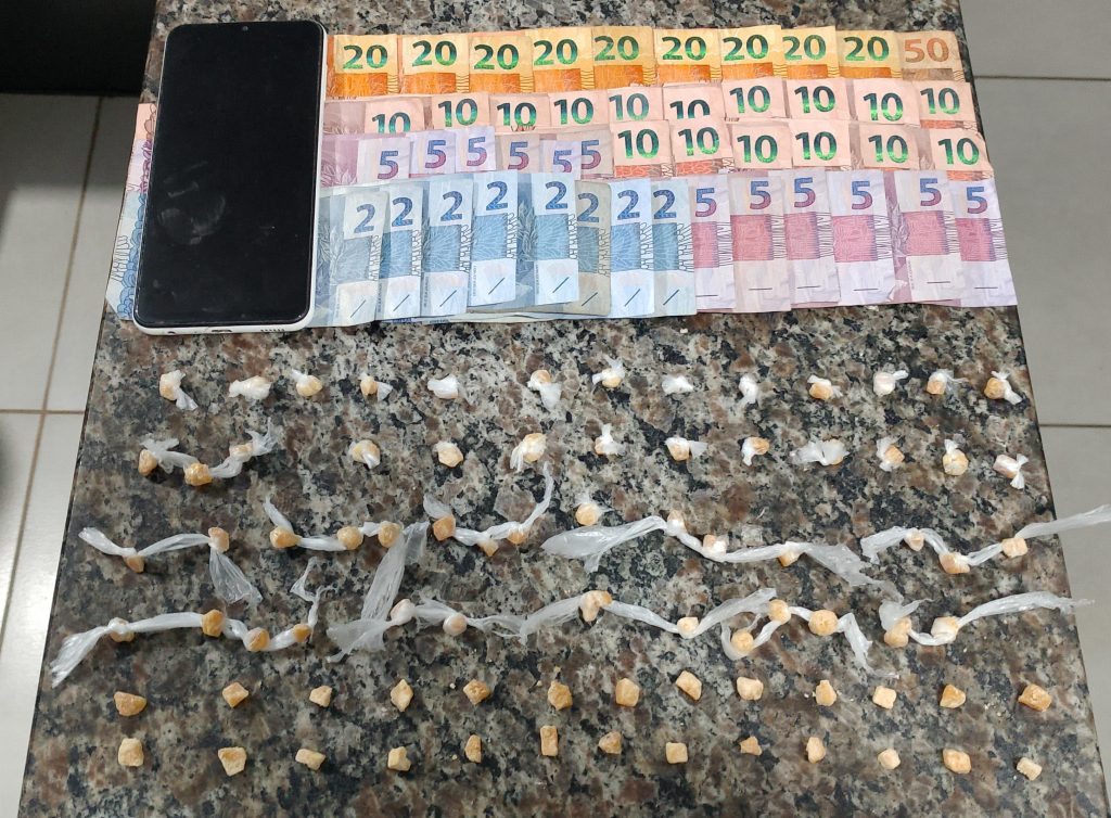 Cão de faro ajuda PM a prender traficantes em Morretes