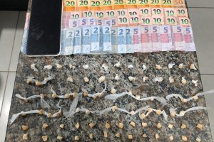 Cão de faro ajuda PM a prender traficantes em Morretes