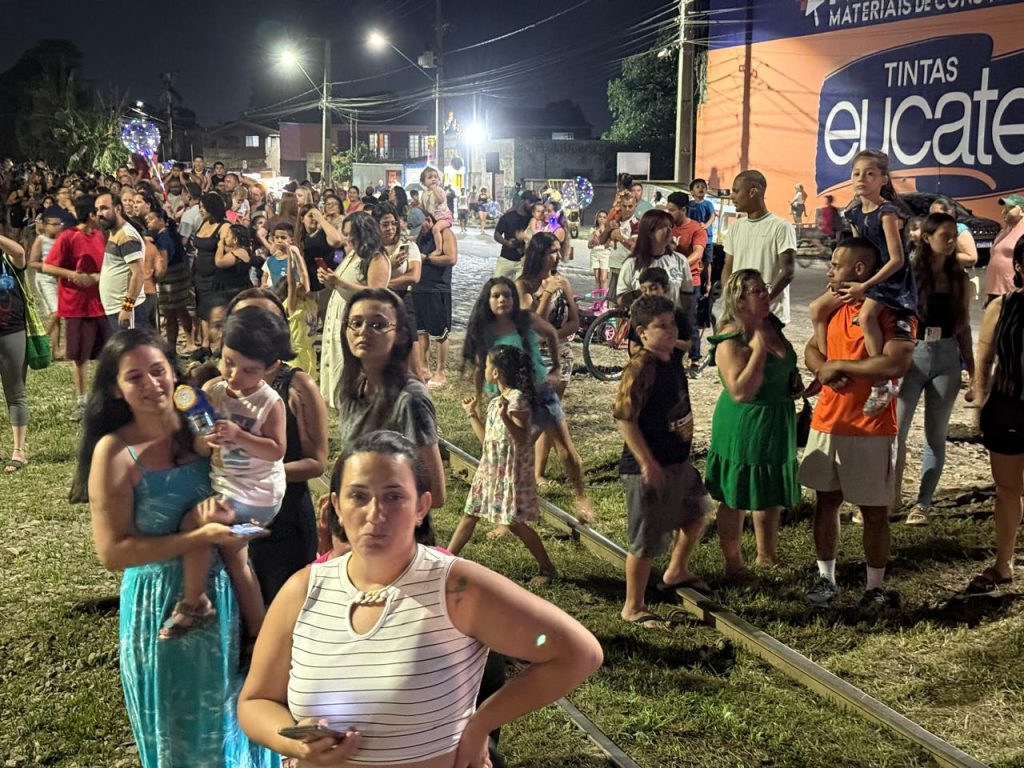 MARIA FUMAÇA NATALINA PARANAGUÁ 11.12.25 – Foto Maria HeifferJB Litoral (3)