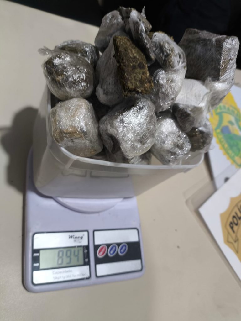 Operação conjunta prende suspeito de tráfico de drogas em Pontal 03