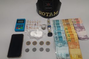 Dupla presa por tráfico de drogas na Vila Guarani, em Paranaguá