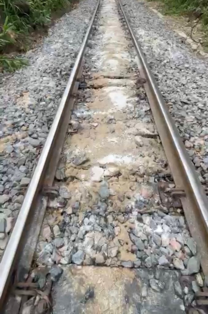 ACÚCAR DERRAMADO FERROVIA