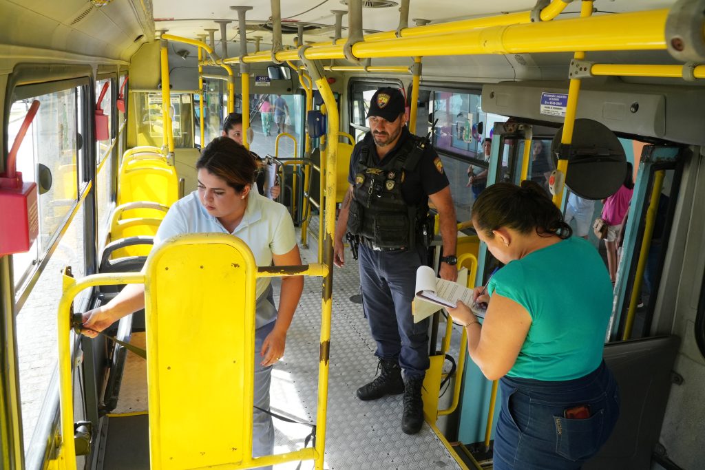 Administração Municipal realizou fiscalizações nos ônibus ao longo do ano para verificar irregularidade. Foto: Divulgação/Prefeitura de Paranaguá