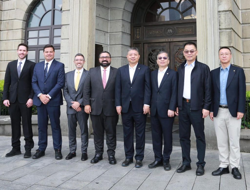 Comitiva com secretário de Infraestrutura e Logística do PR, Sandro Alex; diretor-presidente da Portos do Paraná, Luiz Fernando Garcia; e secretário Nacional de Portos, Alex Ávila, esteve na China em novembro de 2024. Foto: Divulgação
