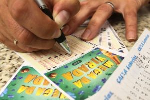 3nov2016—volantes-para-aposta-da-mega-da-virada-sorteio-especial-da-mega-sena-realizado-em-31-de-dezembro-1482696397684_615x300