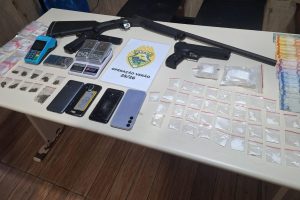 Suspeito de tráfico de drogas é preso com armas em Pontal do Paraná