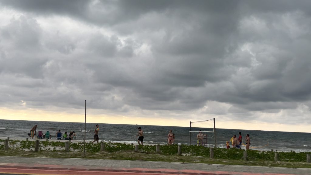 PREVISAO DO TEMPO – NUBLADO – PRAIA – FOTO JB LITORAL (1)