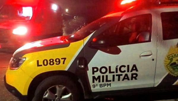 No momento da chegada das equipes da PM e Samu, foi apurado que o rapaz havia pulado um muro para escapar dos atiradores