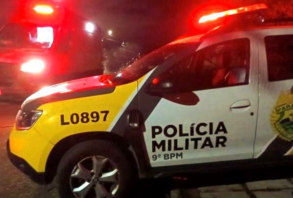 No momento da chegada das equipes da PM e Samu, foi apurado que o rapaz havia pulado um muro para escapar dos atiradores