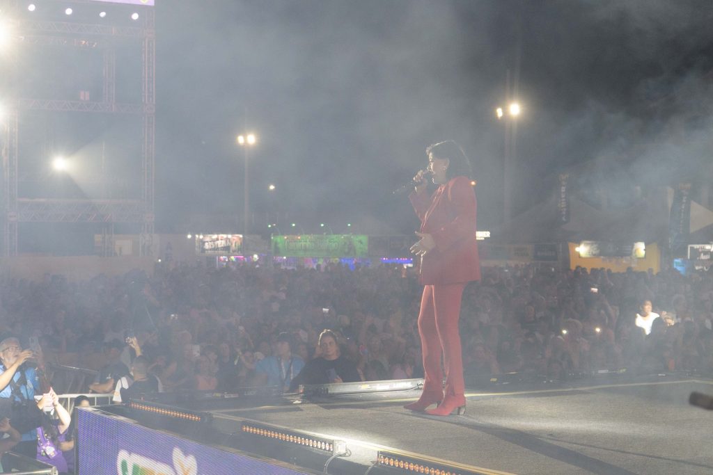 Roberta Miranda e Raça Negra transformam Pontal do Paraná em palco de grandes emoções