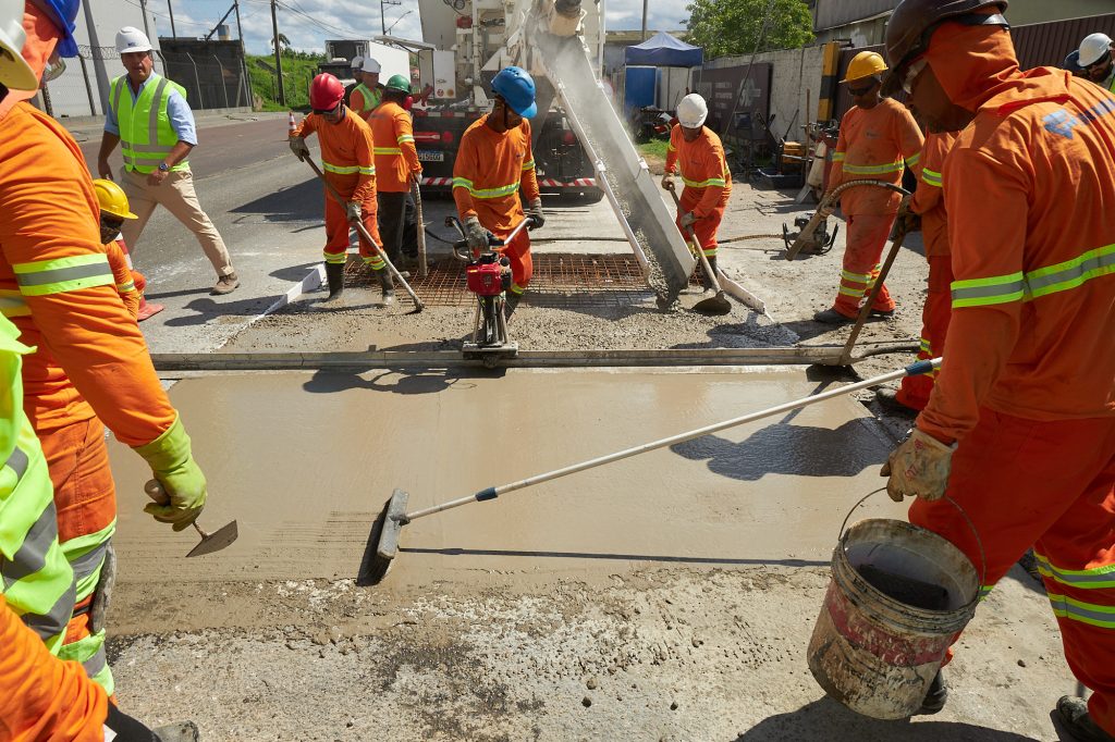 EPR Litoral Pioneiro aplica pavimento em Paranaguá com nova tecnologia