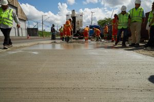 EPR Litoral Pioneiro aplica pavimento em Paranaguá com nova tecnologia