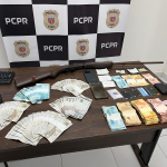 Operação contra o tráfico de drogas apreende R$ 26 mil e espingarda em Matinhos
