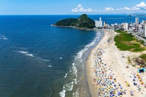 Matinhos, 11 de fevereiro de 2023 – Drone de praia no balneário Caiobá.