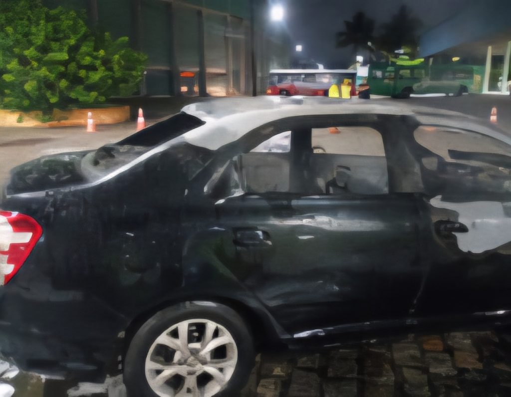 Carro pega fogo na Ponta do Caju (1)