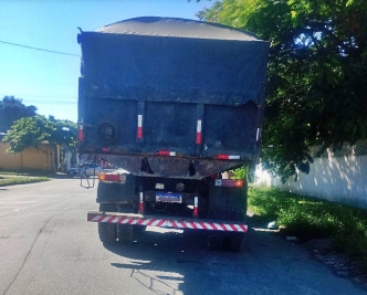 Colisão entre motocicleta e caminhão deixa mulher ferida em Paranaguá
