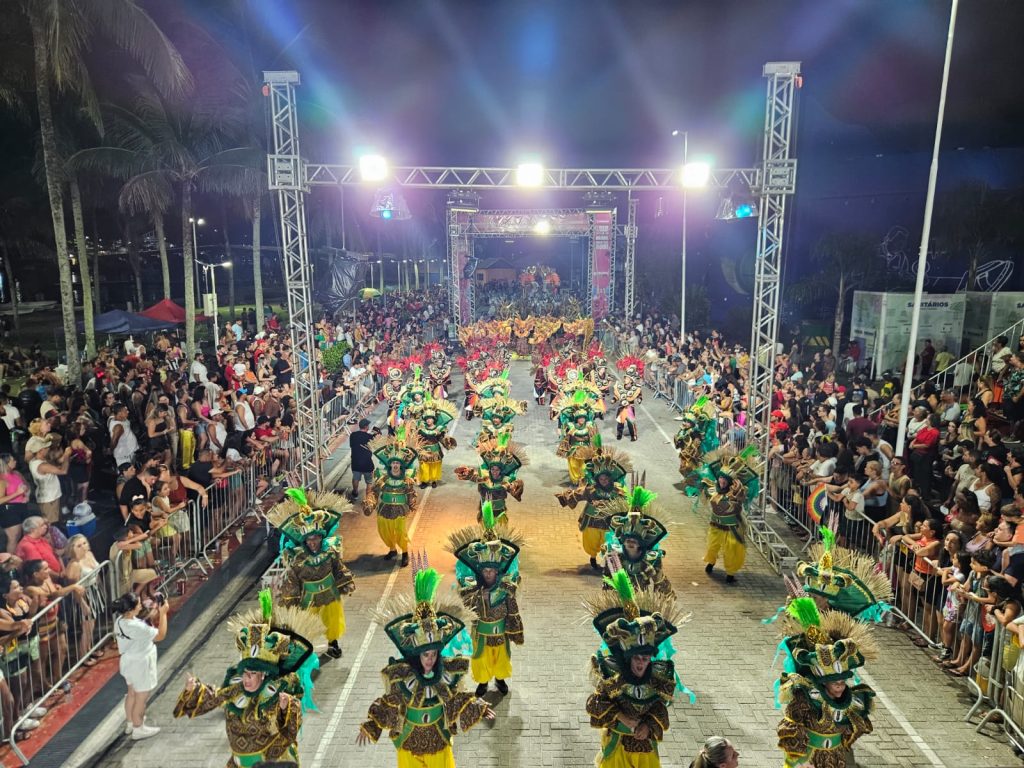 ESCOLA DE SAMBA FILHO DAS GAVIÕES – DESFILE DAS ESCOLAS DE PARANAGUA – 15.02 (26)