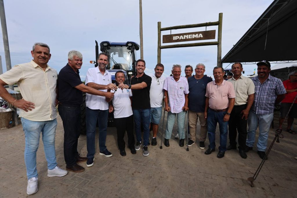 Estavam entre os participantes da solenidade o diretor-geral brasileiro da Itaipu Binacional, Ênio Verri; o diretor de Coordenação da estatal, Carlos Carboni, lideranças comunitárias e demais autoridades locais. Foto: Prefeitura de Pontal do Paraná