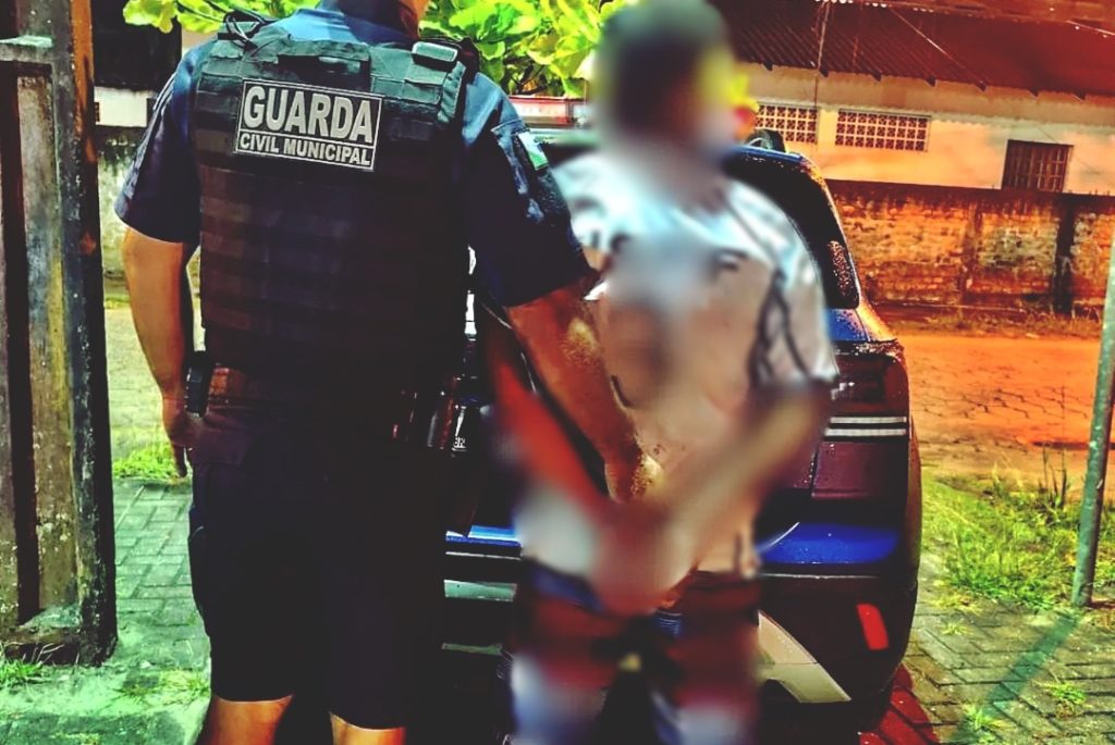 Homem preso por ameaçar a filha de 13 anos