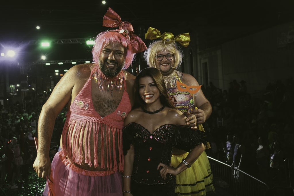 Desfile das Escandalosas e Charmosas 2026 reúne tradição, humor e diversidade