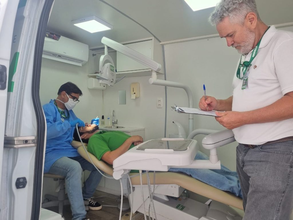 ODONTOMOVEL – PREFEITURA DE PARANAGUÁ – Foto Prefeitura de Paranaguá