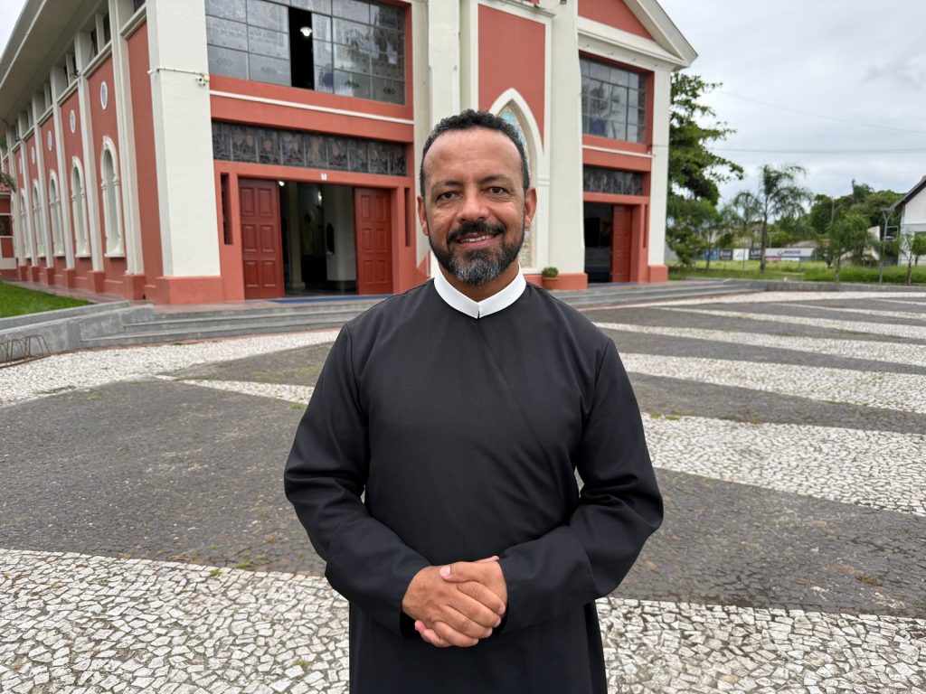 PADRE DIRSON GONÇALVES – REITOR DO SATUÁRIO DO ROCIO – PARANAGUÁ – Foto Maria Heiffer JB Litoral