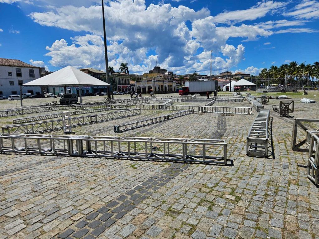 PRAÇA-MARIO-ROQUE-DESFILE-DAS-ESCOLAS-DE-SAMBA-DE-PARANAGUA-Foto-Maria-Heiffer-JB-Litoral-_1__1