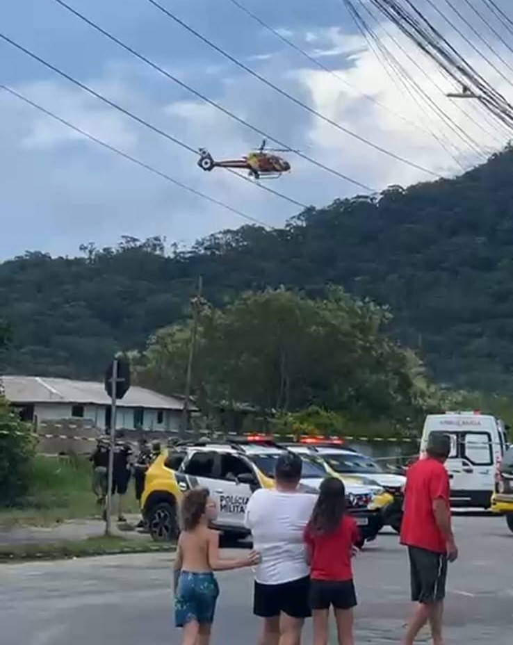 Suspeito de tráfico de drogas morre ao reagir a abordagem da PM em Matinhos