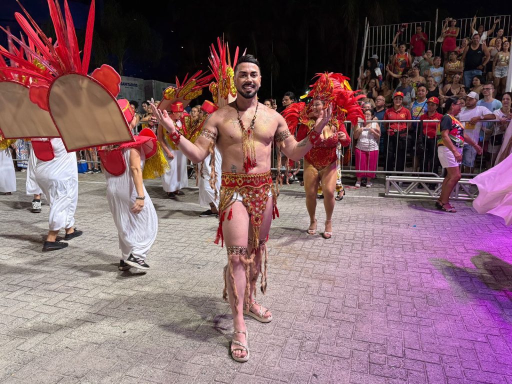 caio desfile escola de samba paranagua ok