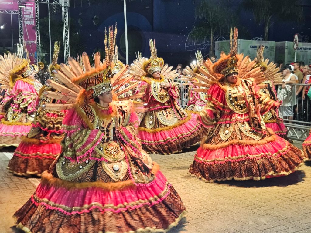 desfile carnaval paranagua 2026 filhos das gavioes (8)
