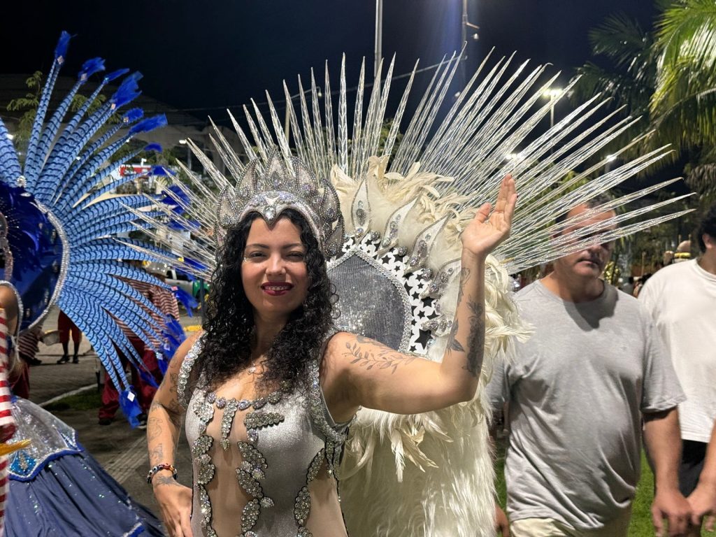 gislaine rainha bateria leao da estradinha desfile escola de samba paranagua foto maria heiffer jb litoral