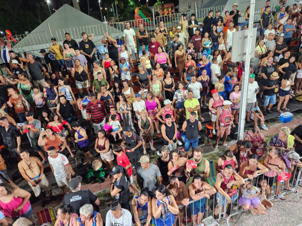 desfile carnaval 2026 paranagua foto maria heiffer jb litoral