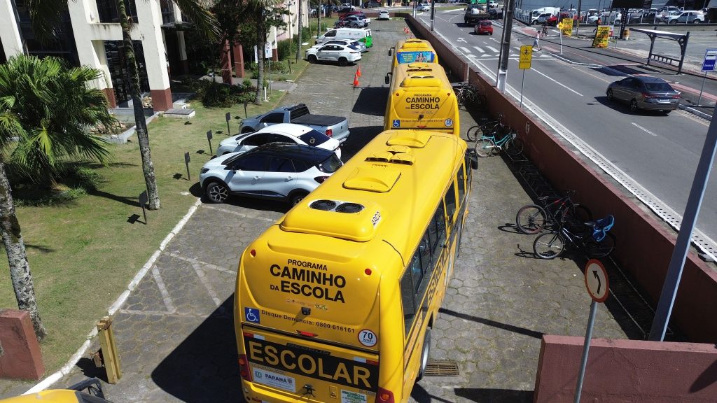 Município assumiu provisoriamente parte da frota após rescindir contrato com empresa que atendia até 5 mil alunos. Foto: Prefeitura de Matinhos