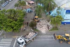 AÇAO IMOVEL SEGURO – DEMOLICAO QUIOSQUES – Fotos Moyses ZanardoWilson Leandro (1)