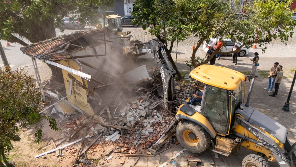 AÇAO IMOVEL SEGURO – DEMOLICAO QUIOSQUES – Fotos Moyses ZanardoWilson Leandro (6)