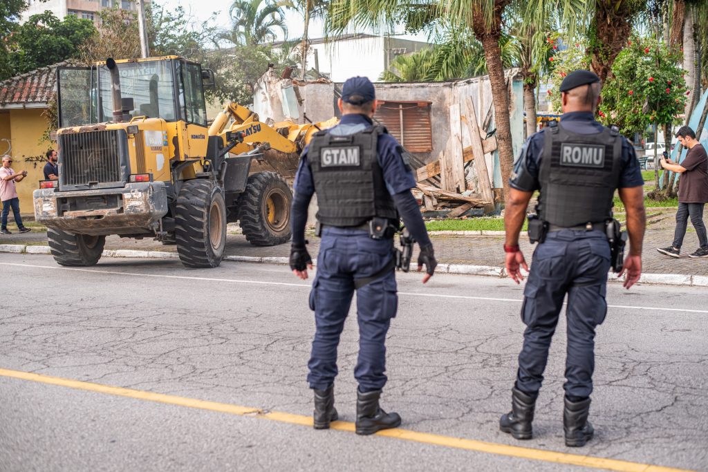 AÇAO IMOVEL SEGURO – DEMOLICAO QUIOSQUES – Fotos Moyses ZanardoWilson Leandro (9)