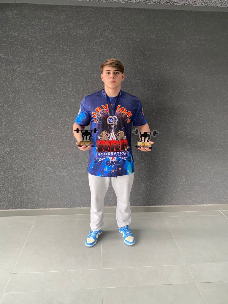 ADRIAN ANDRIGUETTO – CAMPEÃO DE SUPINO – Foto Arquivo pessoal (1)