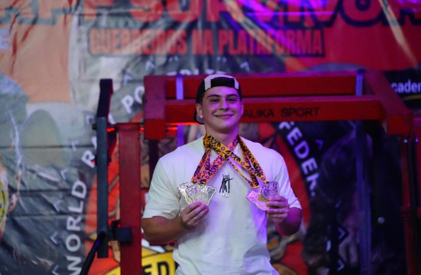 ADRIAN ANDRIGUETTO – CAMPEÃO DE SUPINO – Foto Arquivo pessoal (1)