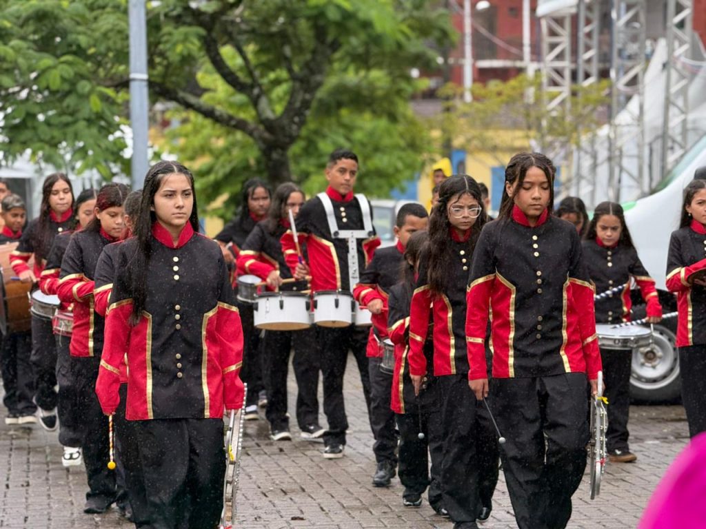 ANIVERSARIO GUARAQUEÇABA – DESFILE CIVICO (3)