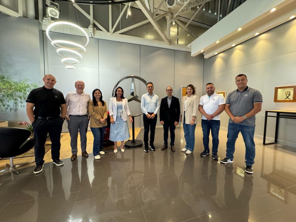 Comitiva formada por prefeito, vice-prefeita e secretariado foi até a fábrica da Mercedes-Benz, em São Bernardo do Campo (SP). Foto: Prefeitura de Paranaguá